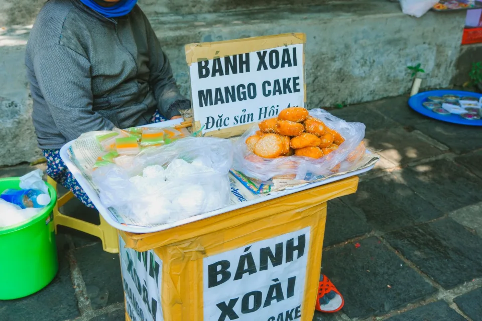 Cơm trưa văn phòng